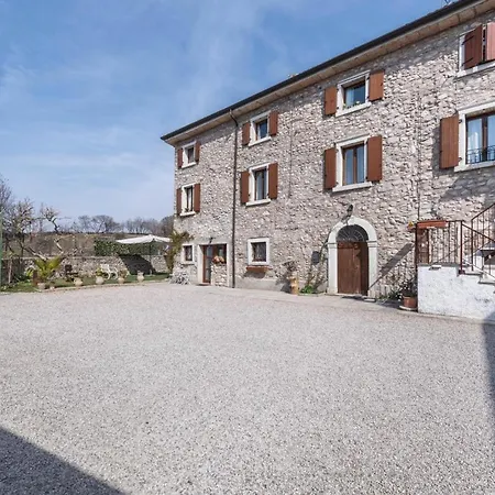 Corte Isabel Per 5 Garda Костермано